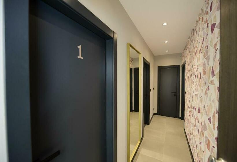 标准间带阳台, The Lion Rooms