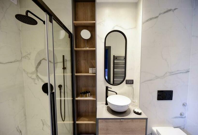 标准间带阳台, The Lion Rooms