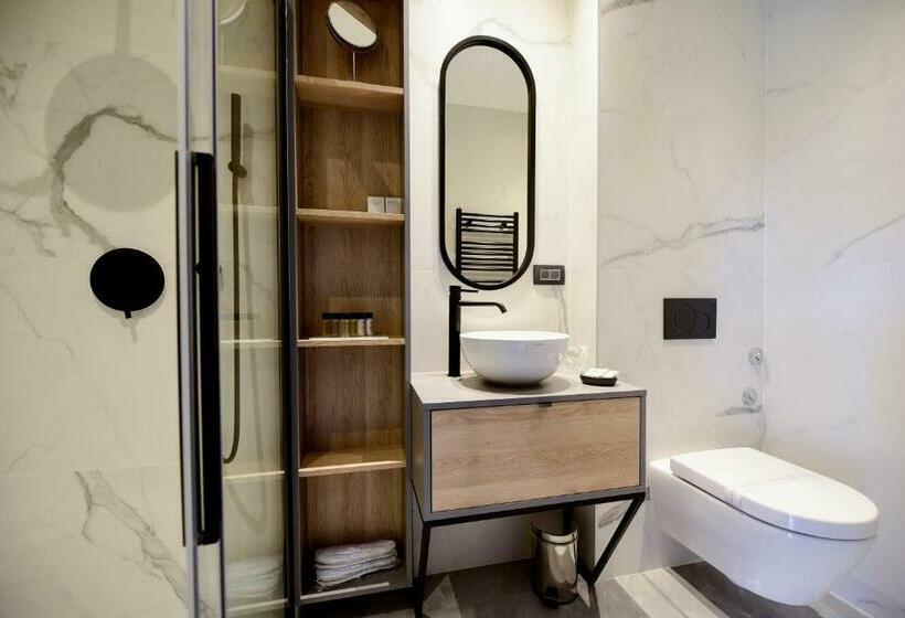 标准间带阳台, The Lion Rooms