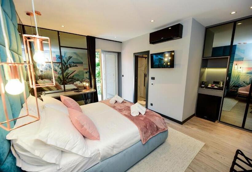 标准间带阳台, The Lion Rooms