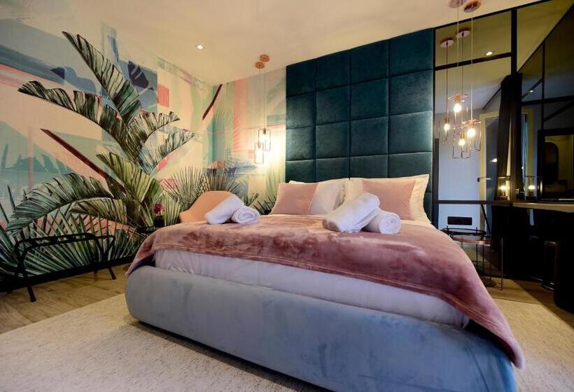 标准间带阳台, The Lion Rooms