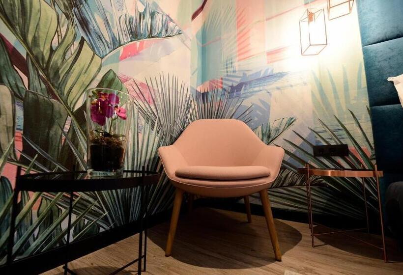 标准间带阳台, The Lion Rooms