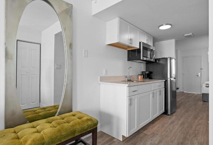 سوییت سوپریور, Grande Beach Resort