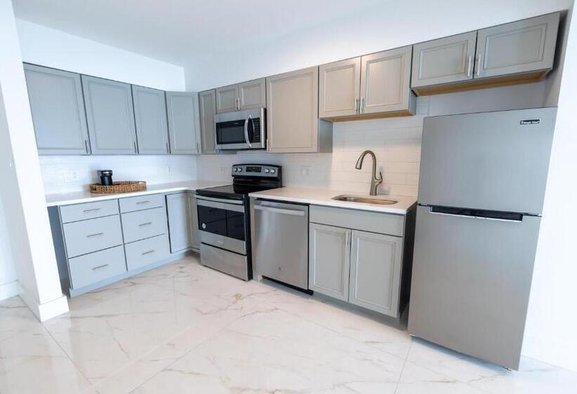 سوییت سوپریور با چشم‌انداز دریا, Grande Beach Resort