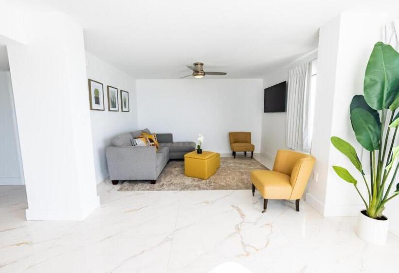 سوییت سوپریور با چشم‌انداز دریا, Grande Beach Resort