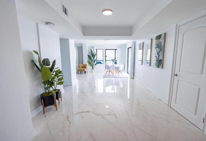 سوییت سوپریور با چشم‌انداز دریا, Grande Beach Resort