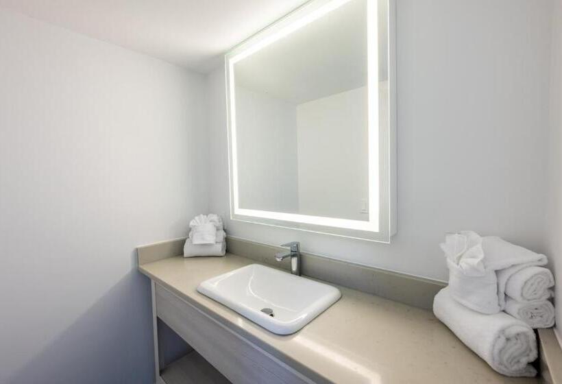 استودیوی سوپریور, Grande Beach Resort