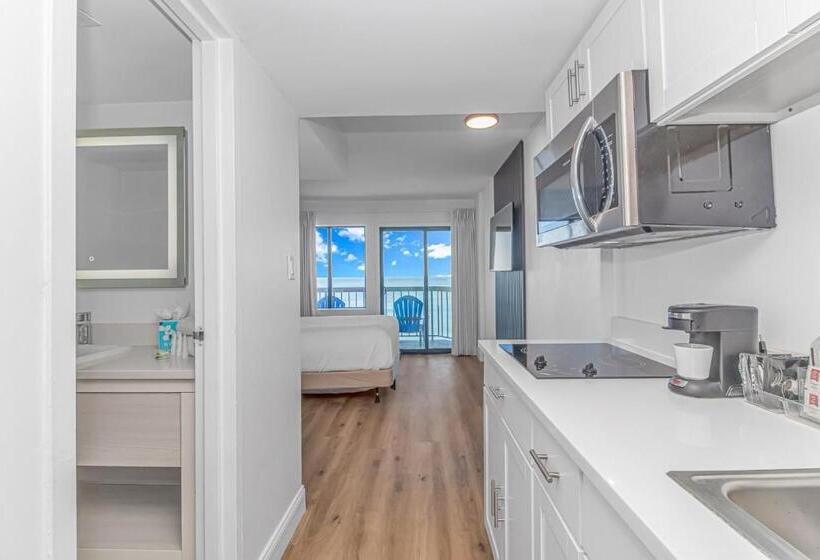 استودیوی سوپریور, Grande Beach Resort