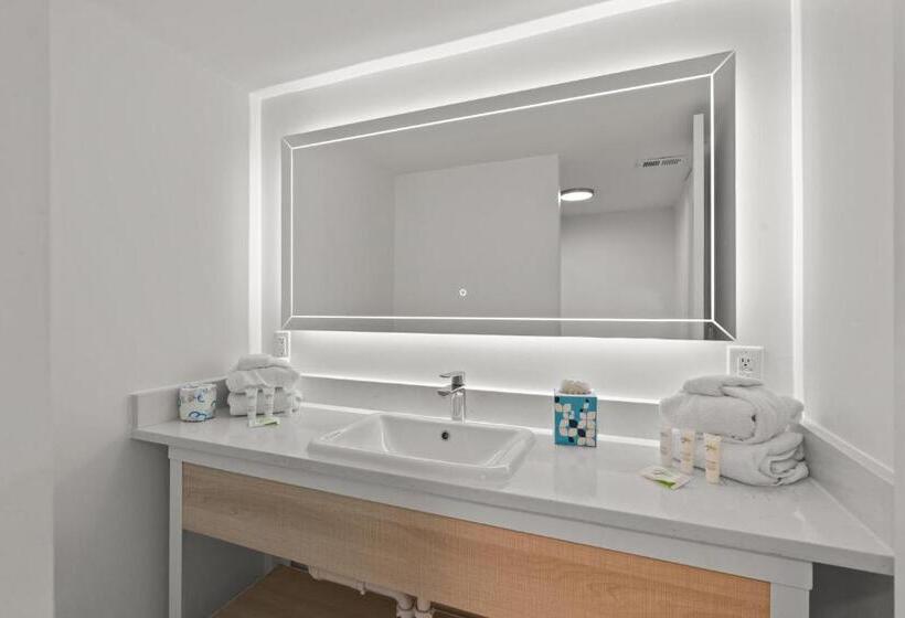 استودیوی سوپریور, Grande Beach Resort