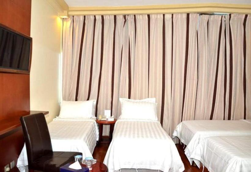 חדר סטנדרט לשלושה, Mira Ajyad