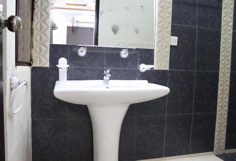 اتاق لوکس سه تخته, Patel Residency Guest House 2