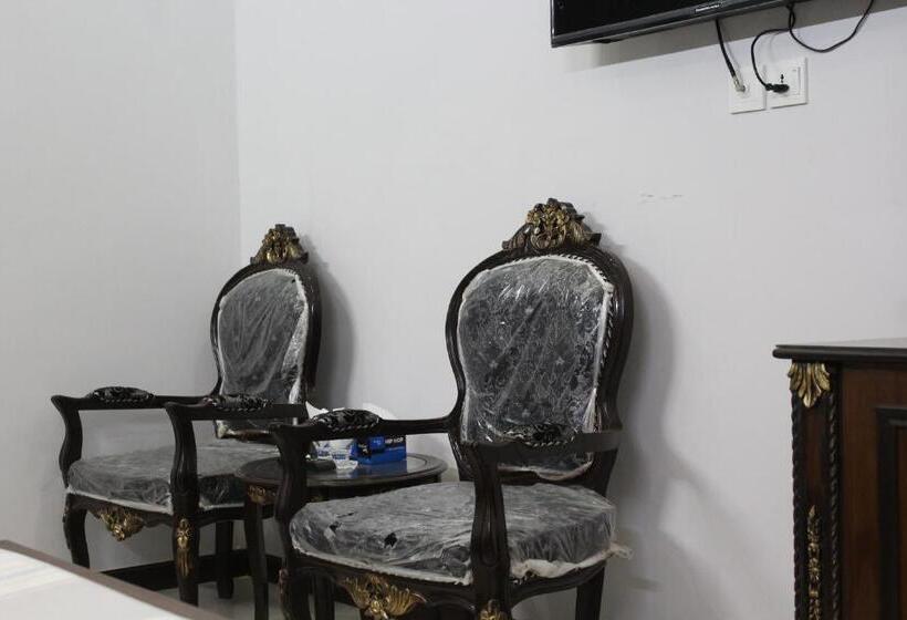 اتاق لوکس سه تخته, Patel Residency Guest House 2