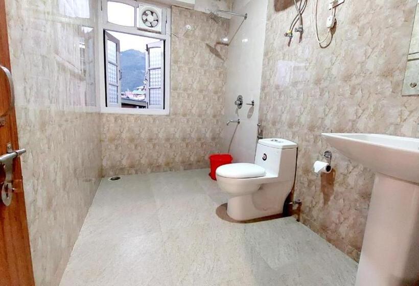 디럭스 룸, The Parasol Inn Sikkim