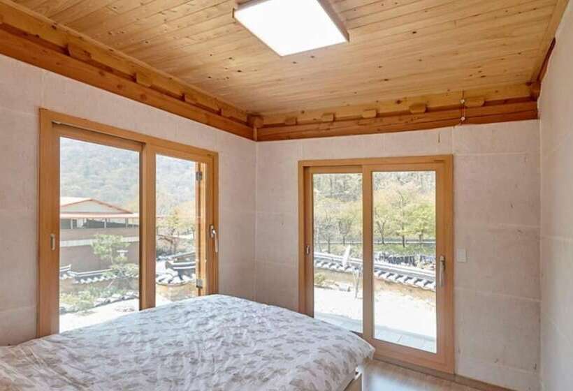 Номер Стандарт, Wanju Hanok Pension Hyurim