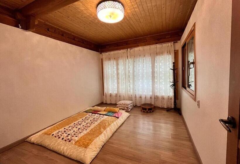 Семейный Номер, Wanju Hanok Pension Hyurim