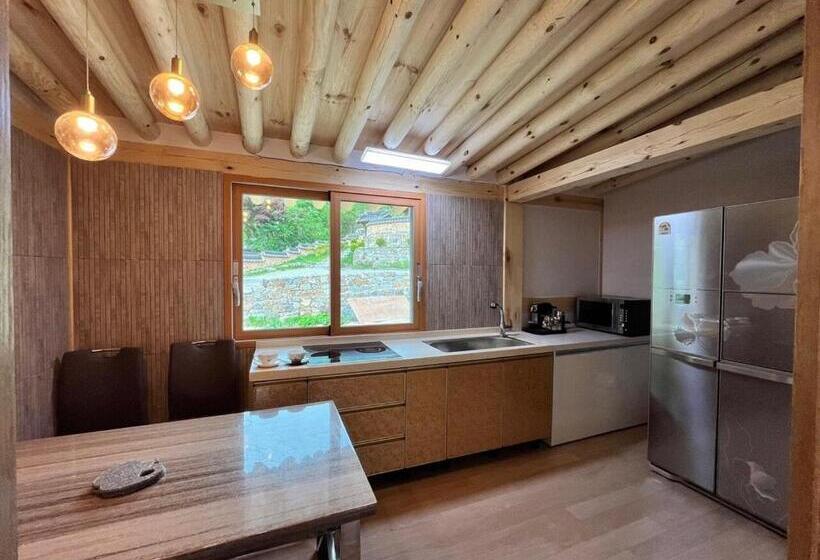 Семейный Номер, Wanju Hanok Pension Hyurim