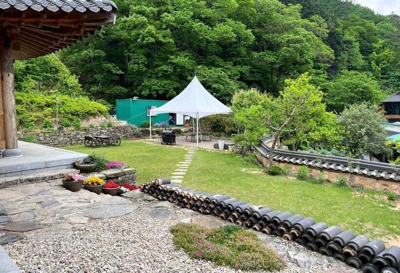Номер Стандарт, Wanju Hanok Pension Hyurim