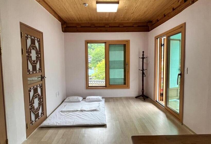 Номер Стандарт, Wanju Hanok Pension Hyurim