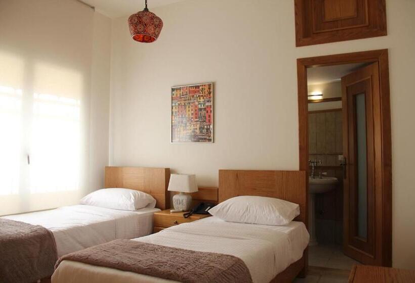 اتاق اکونومی, Domaine De Chouchene