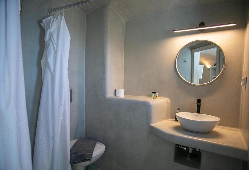 이코노미 룸, Arck Suites