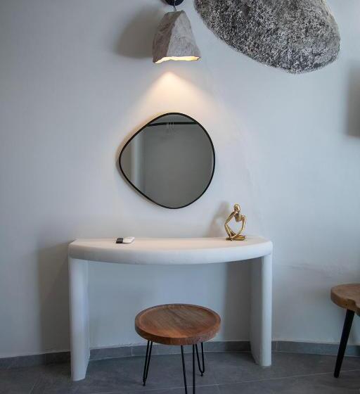 이코노미 룸, Arck Suites