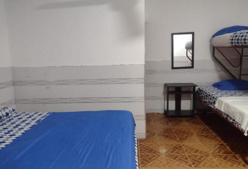 חדר סטנדרט לארבעה, Maranatha Hostal