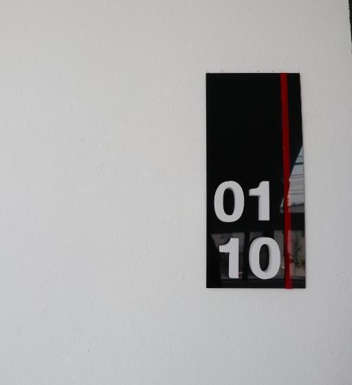 חדר דחוקס עם מיטת קינג, Roxy Sematan Villa & Townhouse