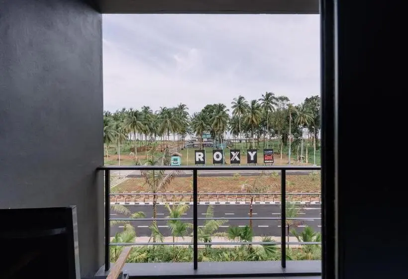キングサイズベッドのデラックスルーム, Roxy Sematan Villa & Townhouse