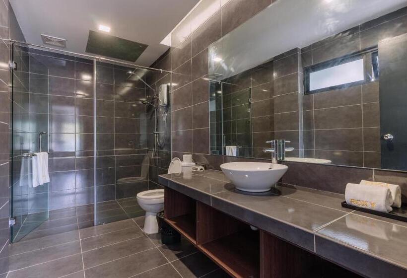 Номер Deluxe Кровать Кинг, Roxy Sematan Villa & Townhouse