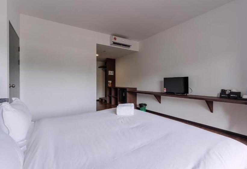 Номер Deluxe Кровать Кинг, Roxy Sematan Villa & Townhouse