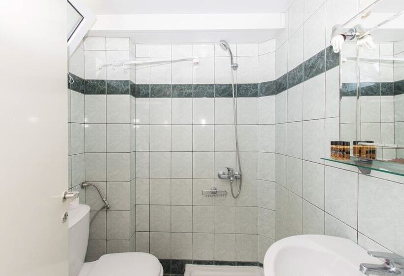 1ベッドルームアパートメント, Karayiannis