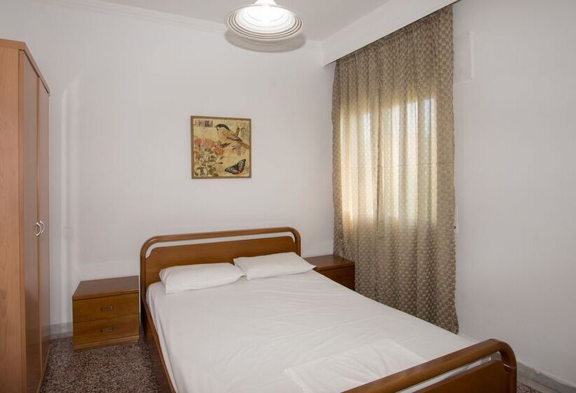 1ベッドルームアパートメント, Karayiannis