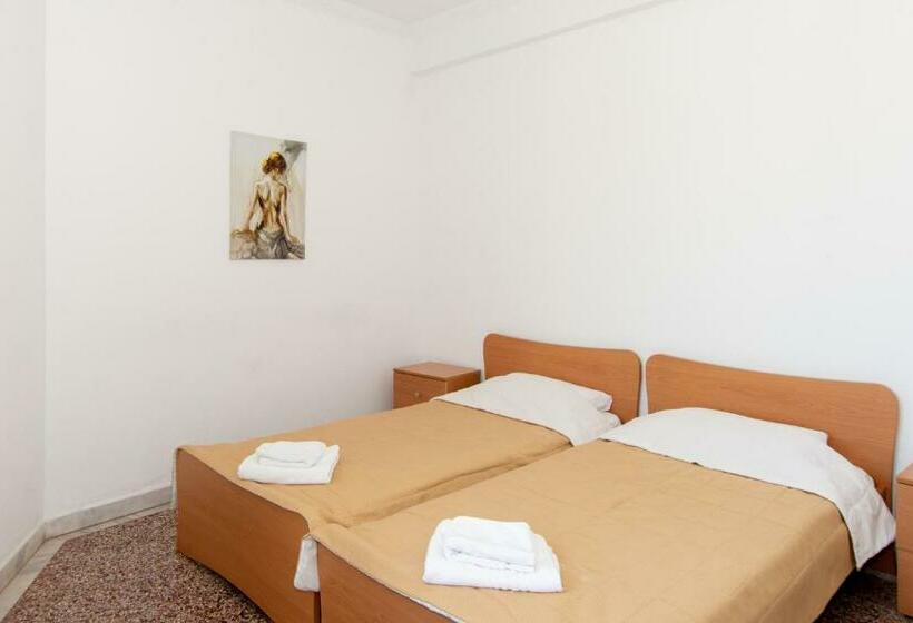 1ベッドルームアパートメント, Karayiannis