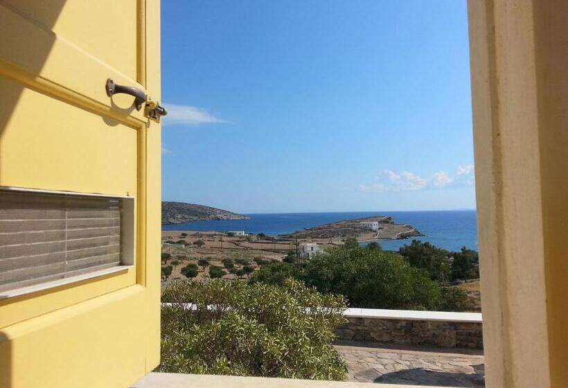 بنجلو قياسى مطل على البحر, Archipelagos Boutique