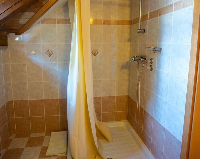 اتاق کلاسیک چهارنفره, Gostilna Logar