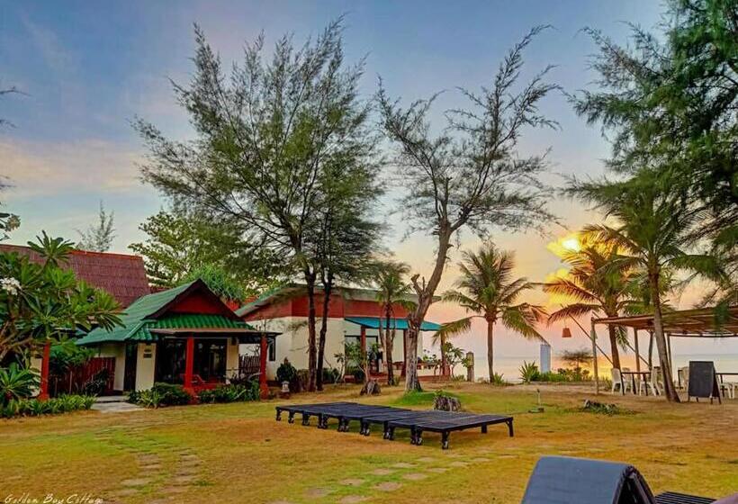 غرفة عائلية مطلّة علي البحر, Golden Bay Cottage   Sha Extra Plus