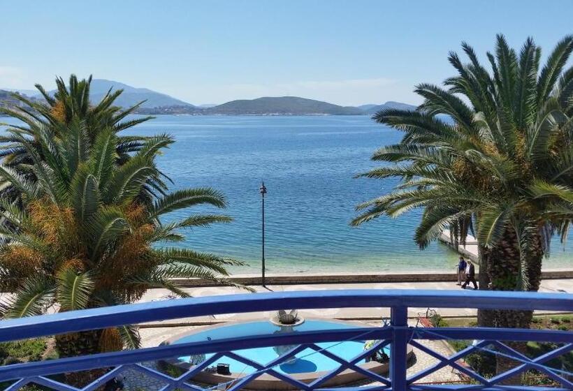 غرفة قياسية مطلّة علي البحر مزوَّدة بشُرفة, Ari