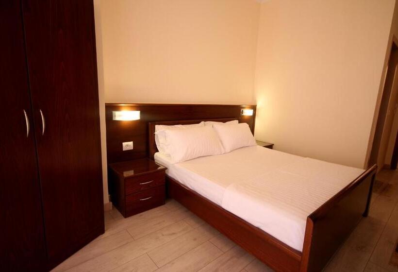 غرفة قياسية مطلّة علي البحر مزوَّدة بشُرفة, Ari