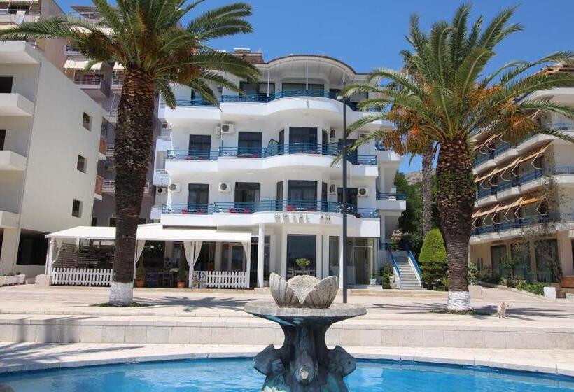 غرفة قياسية مطلّة علي البحر مزوَّدة بشُرفة, Ari