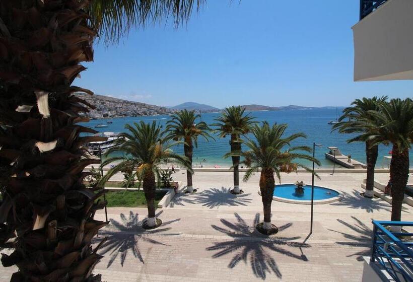 غرفة قياسية مطلّة علي البحر مزوَّدة بشُرفة, Ari