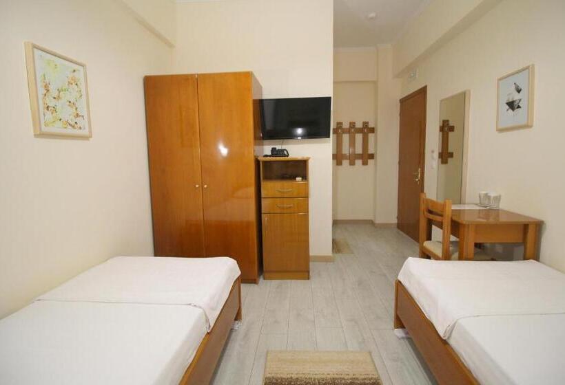 غرفة قياسية مطلّة علي البحر مزوَّدة بشُرفة, Ari