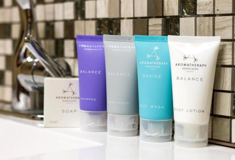 חדר סטנדרט עם מיטת קינג, Foxwood Inn & Suites Drayton Valley