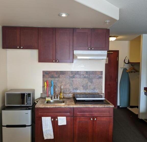 חדר משפחתי דלוקס, Foxwood Inn & Suites Drayton Valley