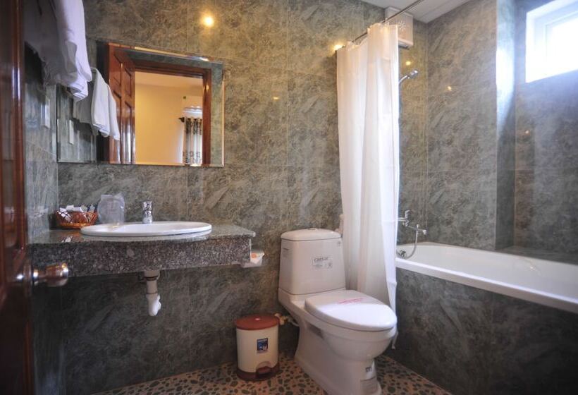 اتاق خانوادگی, Hong Thien Ruby