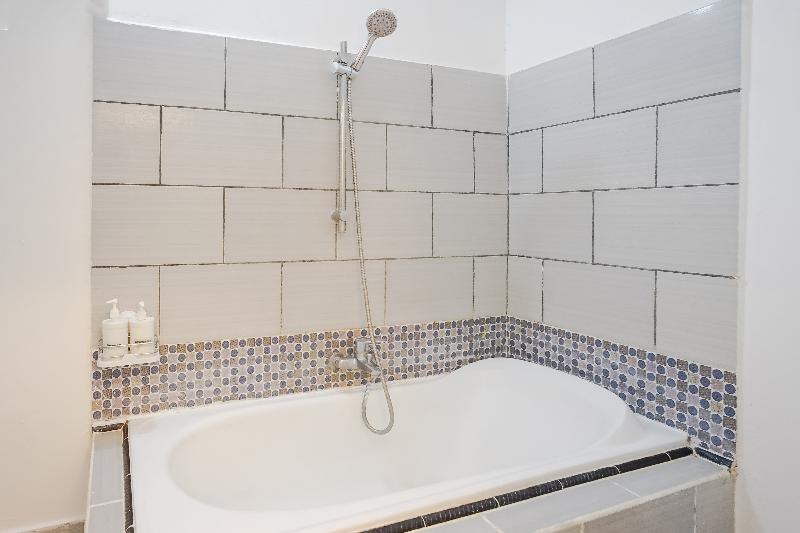 Номер Deluxe, Kampung 168