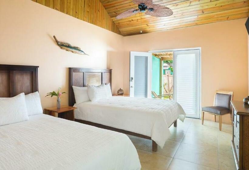 اتاق استاندارد چهار تخته با چشمانداز دریا, Luna Sea Inn