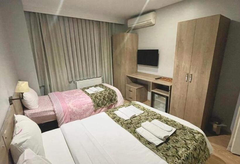 اتاق استاندارد سه نفره, Rozza