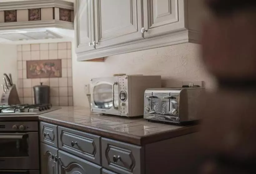 ２ベッドルームハウス, The Old Hall Inn