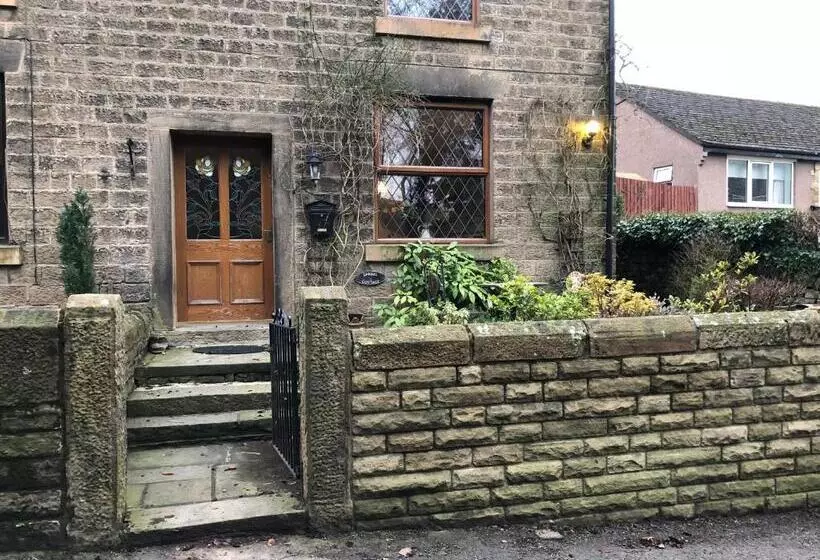 ２ベッドルームハウス, The Old Hall Inn