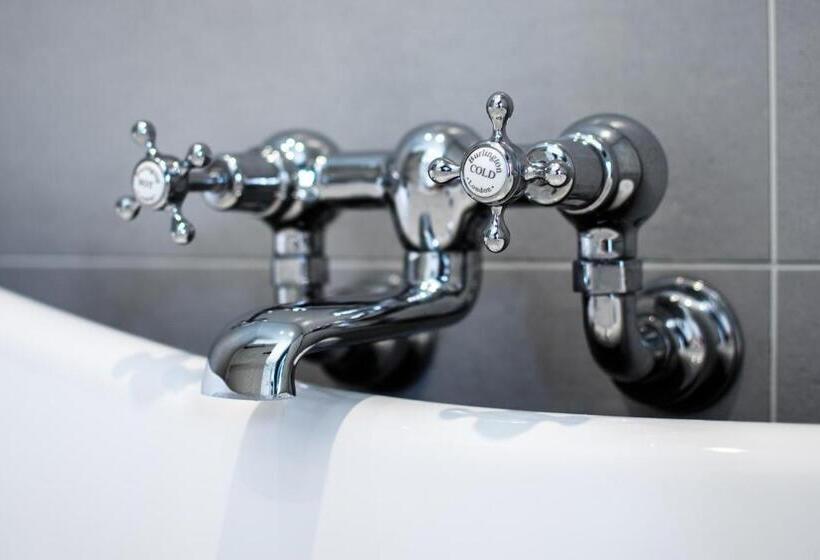 اتاق استاندارد با بالکن, The Old Hall Inn